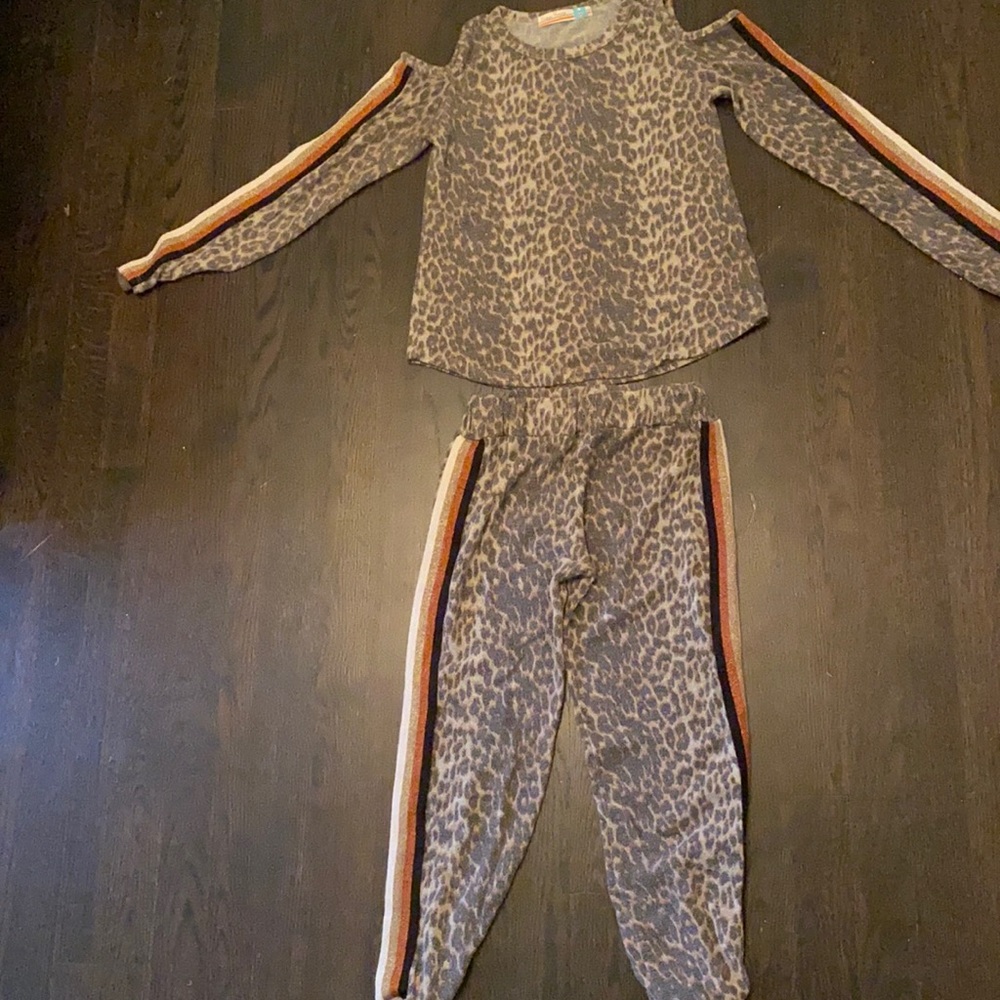 Vintage Havana girls leopard jog set. Super soft.